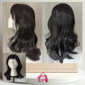 Peluca Negra Media con Flequillo: ¡Cambio de Look Instantáneo!