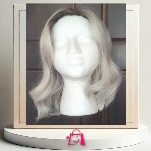 ¡PELUCA CENIZO-BLANCO DE ALTURA MEDIA CON CABELLO ABUNDANTE!